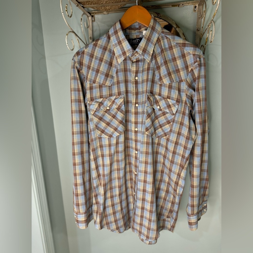 Levi’s RARE, Vintage Button Up Long Sleeve Snap Western Style w/Metallic Thread